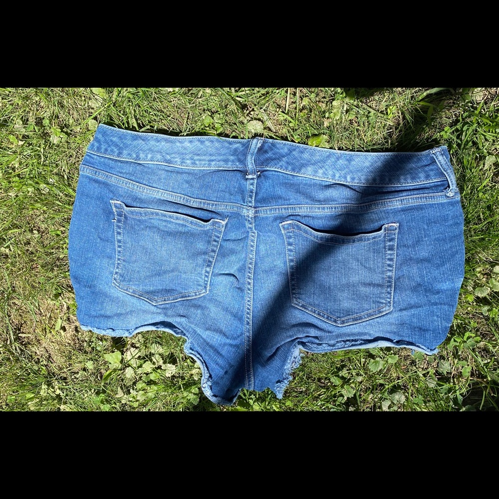 Torrid stretch denim size 16 jean short